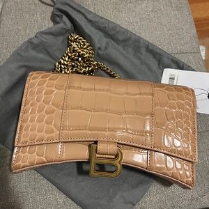 balenciaga hourglass wallet on chain light beige